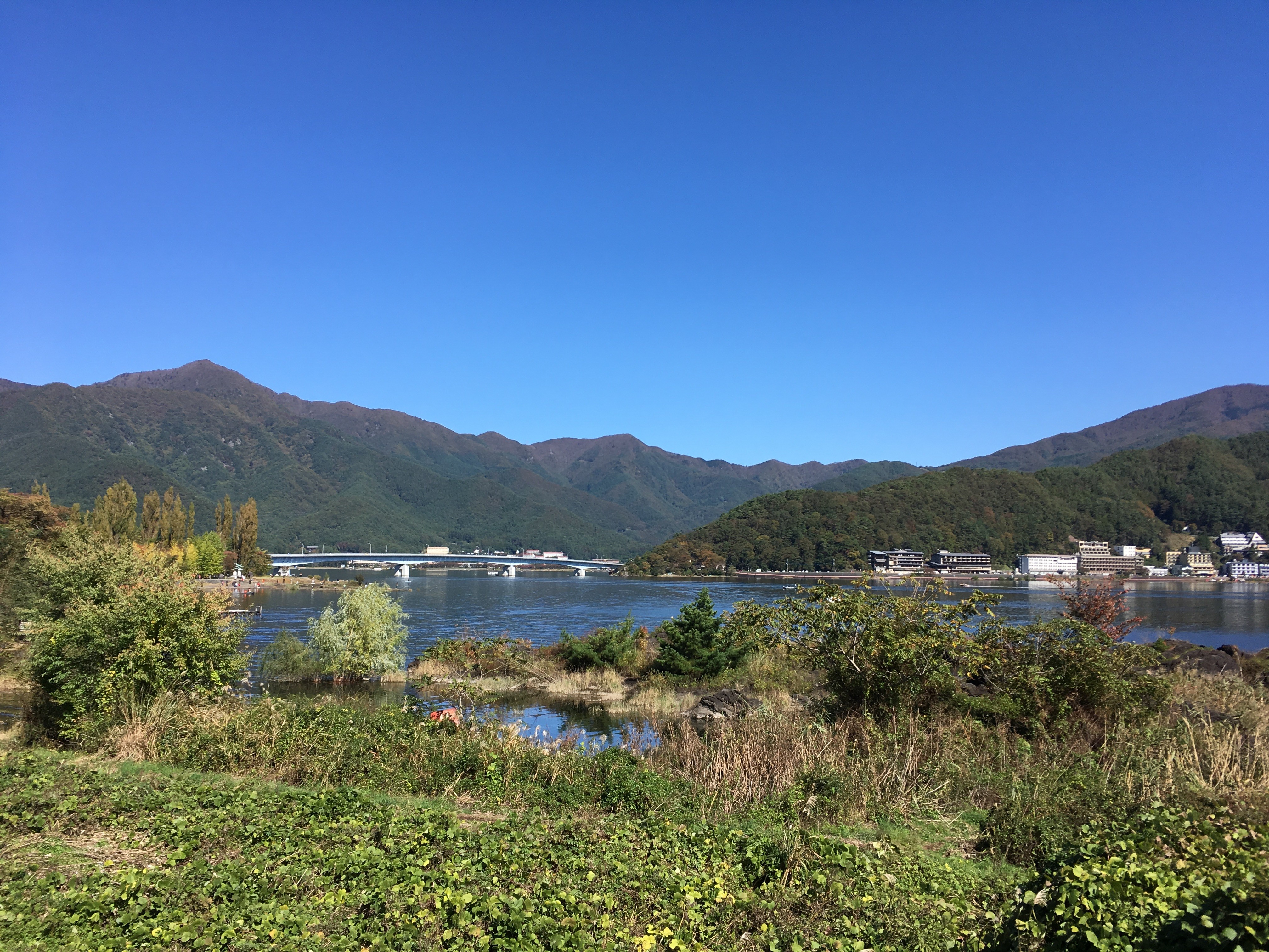 印傳館 山澄園からの湖畔の景観